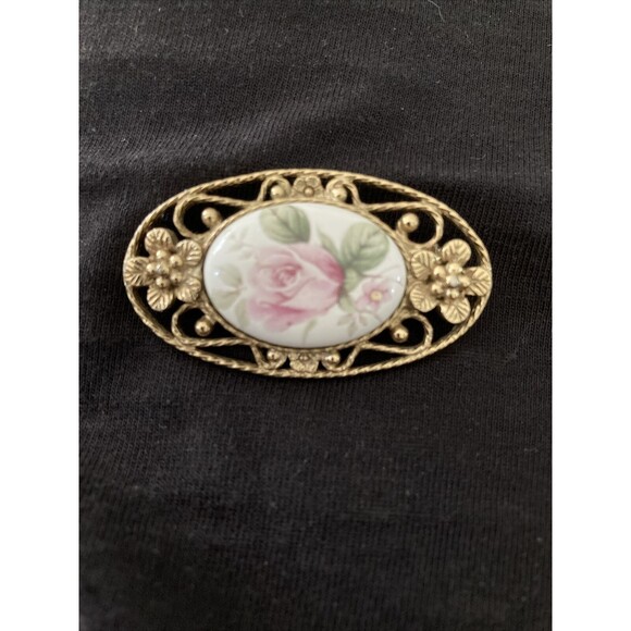 Vintage 1928 Oval Pink Porcelain Rose Brooch Gold tone Filigree Floral Pin - Picture 3 of 9